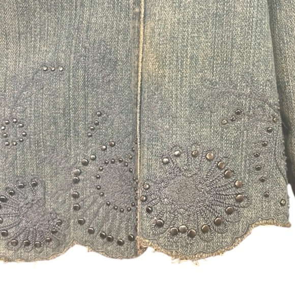 Dana Buchman Blue Denim Jean Jacket Embroidered Studded Distressed Size 10 - Picture 8 of 11